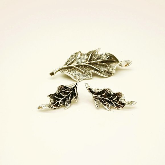 Tara Vintage Oak Leaf Brooch and Earring Set. Large Silver Tone - Picture 1 of 4